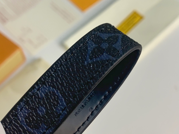 ブランドキーホルダー角部分ディテール